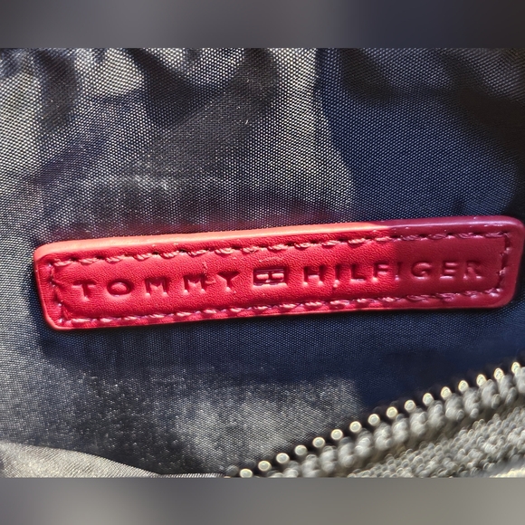 Tommy Hilfiger Navy Blue 8X5 Wristlet Wallet Purse NWT - Picture 4 of 6